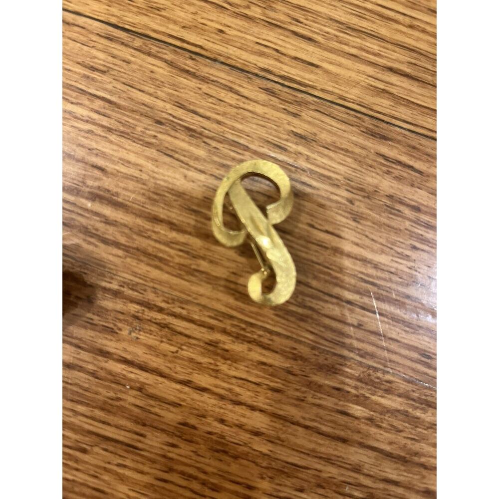Vintage Letter P Brooch Pin Gold Toned Script